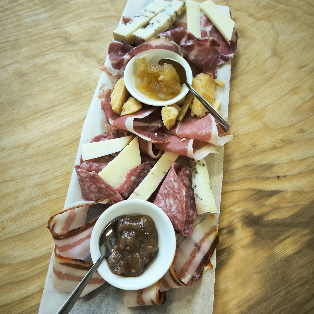 Antipasto misto con salse