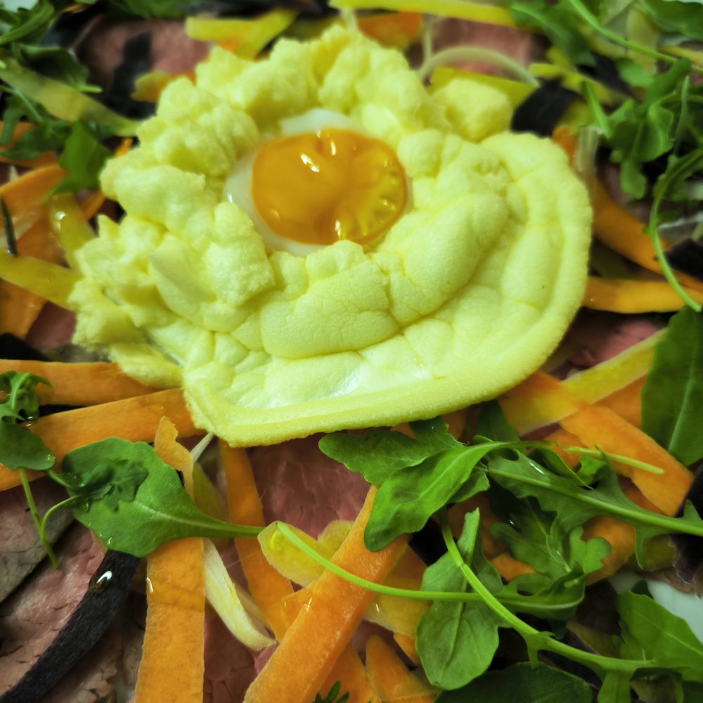 Insalata con uovo e verdure