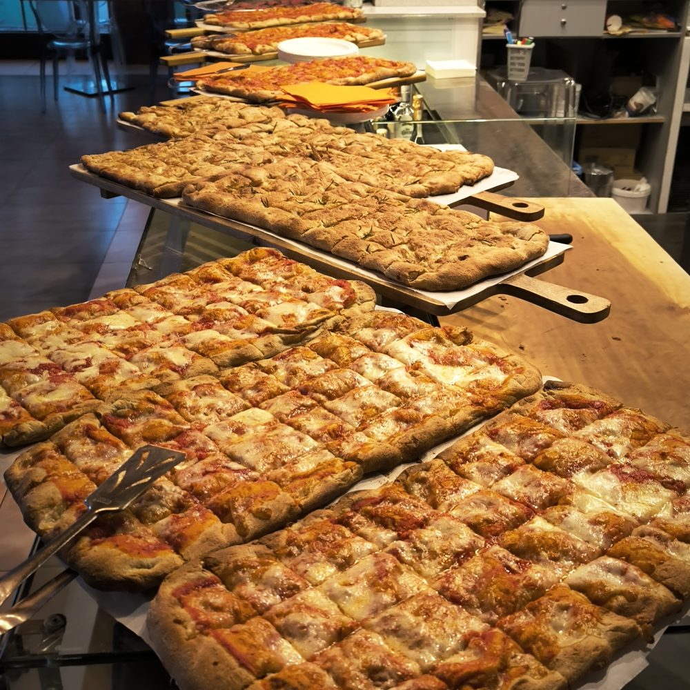 Pizze alla pala appena sfornate
